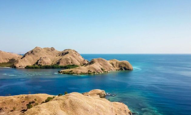 Menjelajahi Keindahan Pulau Sebayur Labuan Bajo Dari Snorkeling Hingga Trekking